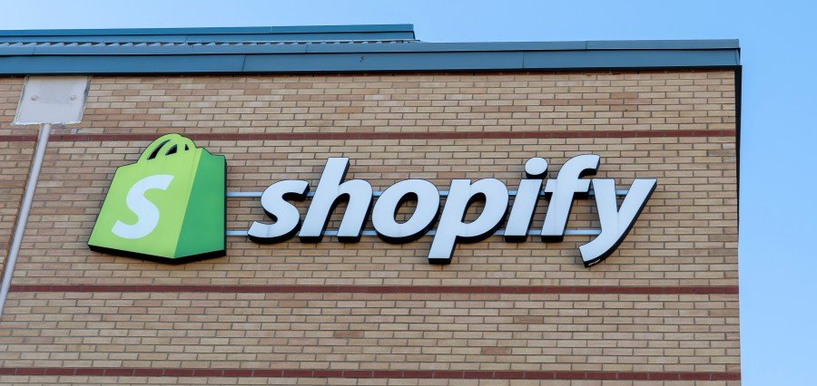 Shopify Surpasses Q3 Expectations and Expects Substantial Holiday Season Growth